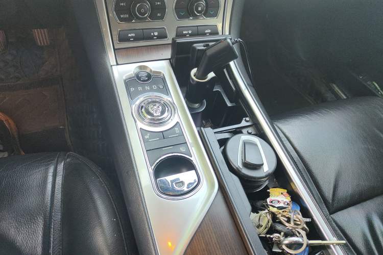 Used Jaguar XF 2013 XF 2.0T Luxury Edition Gear Lever