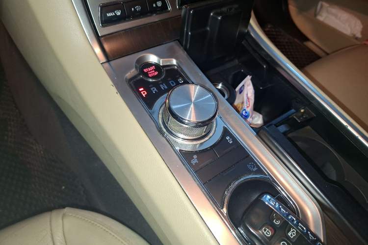 Used Jaguar XF 2013 XF 2.0T Luxury Edition Gear Lever