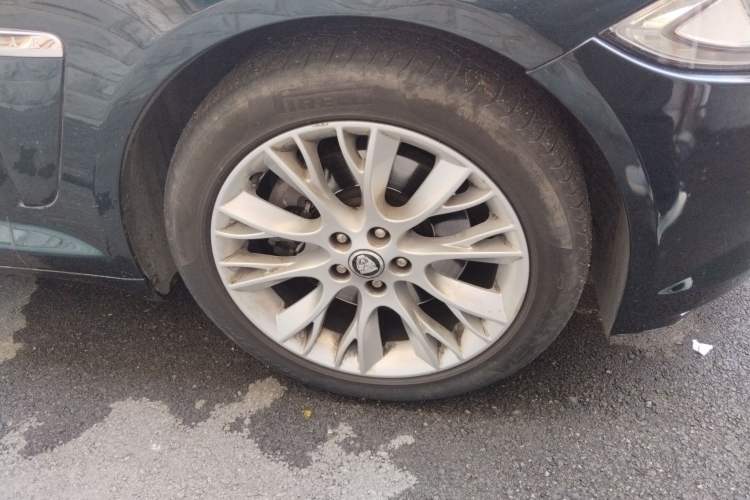 Used Jaguar XF 2013 XF 2.0T Luxury Edition Right Front Wheel Hub
