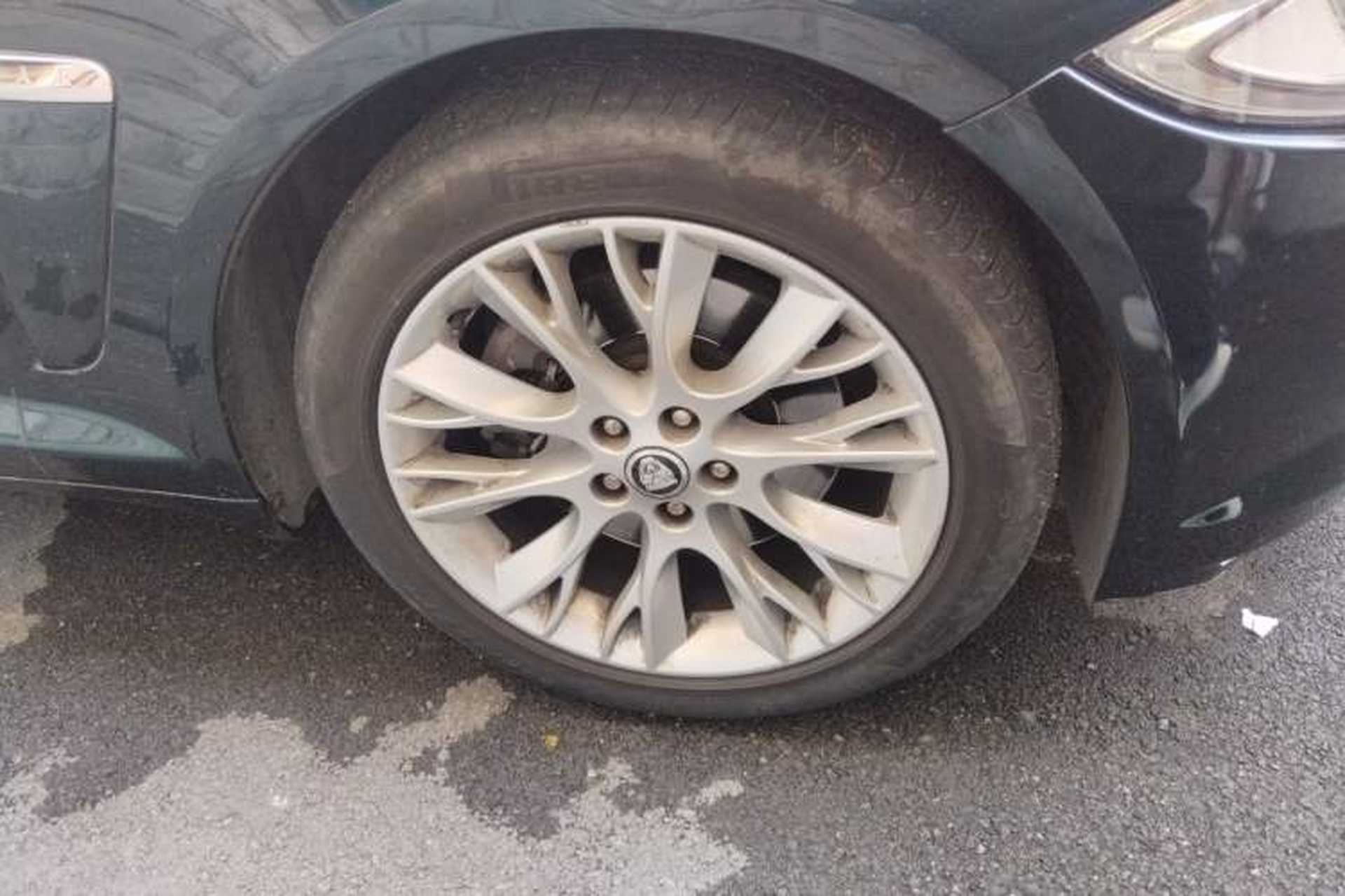Used Jaguar XF 2013 XF 2.0T Luxury Edition Right Front Wheel Hub