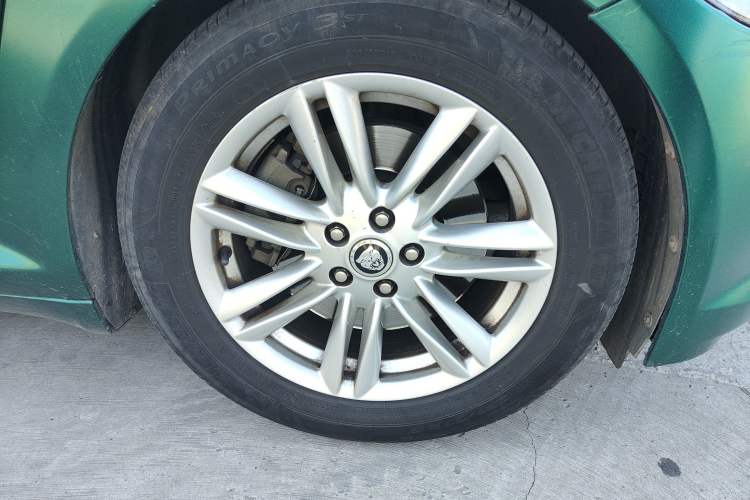 Used Jaguar XF 2013 XF 2.0T Luxury Edition Right Front Wheel Hub