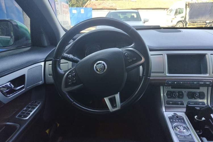 Used Jaguar XF 2013 XF 2.0T Luxury Edition Steering Wheel