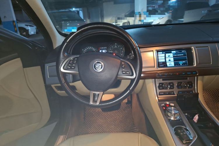 Used Jaguar XF 2013 XF 2.0T Luxury Edition Steering Wheel
