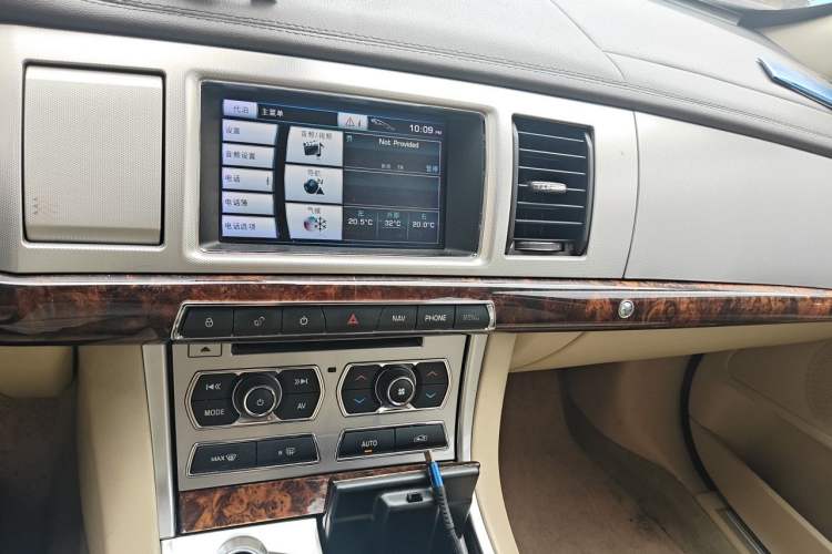 Used Jaguar XF 2013 XF 2.0T Luxury Edition Audio And AC Panel