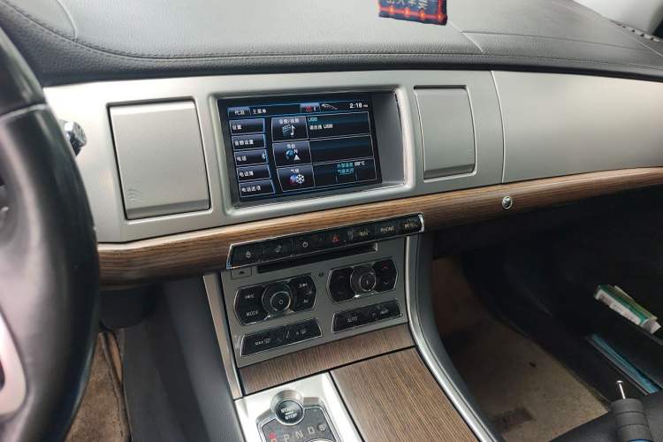 Used Jaguar XF 2013 XF 2.0T Luxury Edition Audio And AC Panel