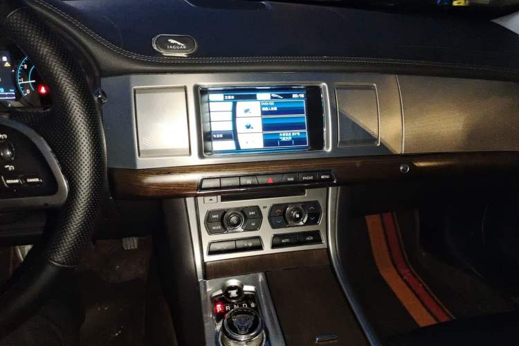 Used Jaguar XF 2013 XF 3.0 SC Prestige Edition Audio And AC Panel