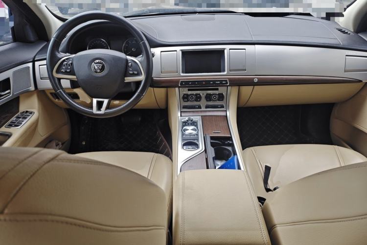 Used Jaguar XF 2013 XF 2.0T Luxury Edition Center Console