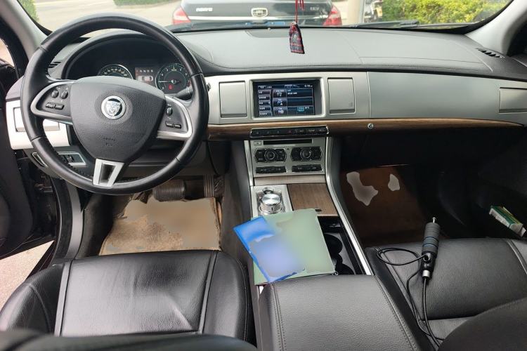 Used Jaguar XF 2013 XF 2.0T Luxury Edition Center Console