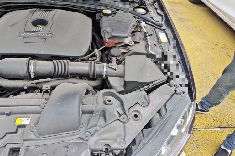 Used Jaguar XF 2013 XF 2.0T Luxury Edition Engine Bay Left
