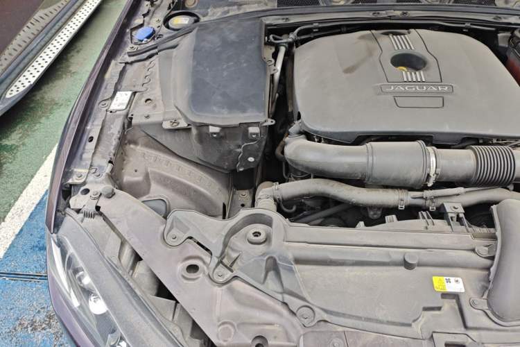 Used Jaguar XF 2013 XF 2.0T Luxury Edition Engine Bay Right