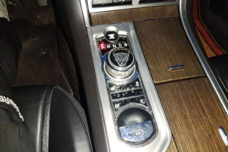 Used Jaguar XF 2013 XF 3.0 SC Prestige Edition Gear Lever