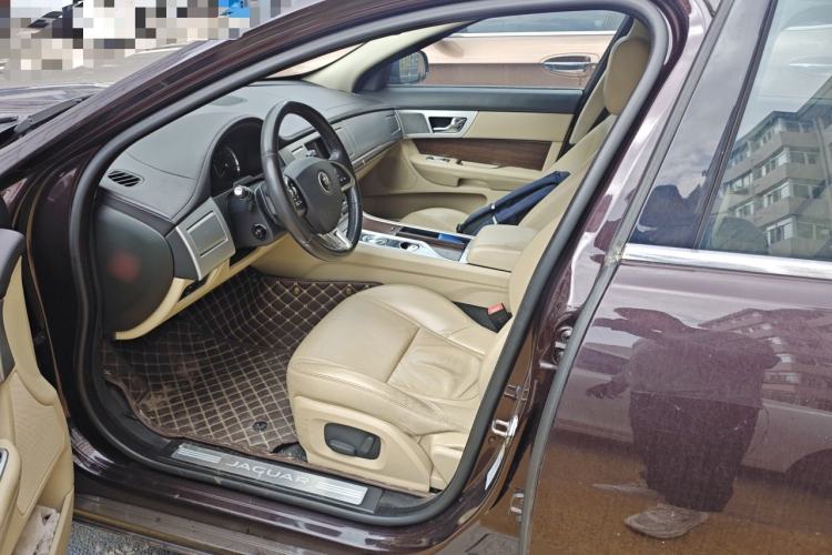 Used Jaguar XF 2013 XF 2.0T Luxury Edition Left Front Seat