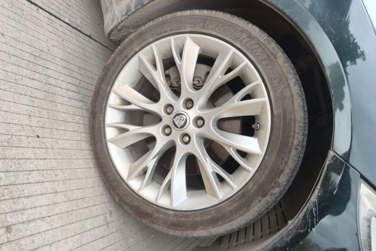 Used Jaguar XF 2013 XF 2.0T Luxury Edition Right Front Wheel Hub