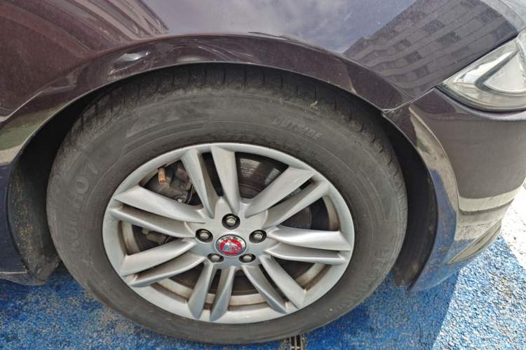 Used Jaguar XF 2013 XF 2.0T Luxury Edition Right Front Wheel Hub