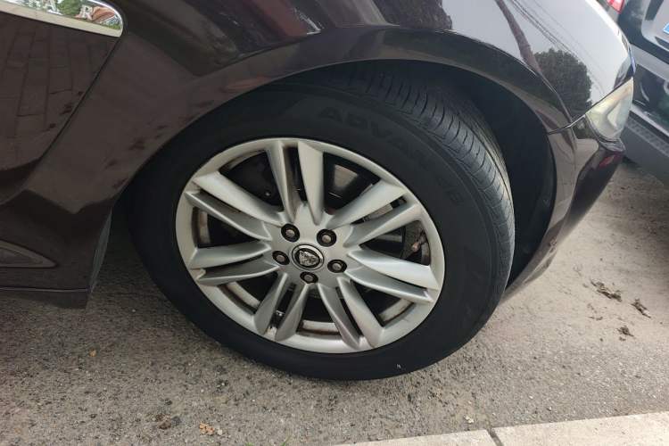 Used Jaguar XF 2013 XF 2.0T Luxury Edition Right Front Wheel Hub