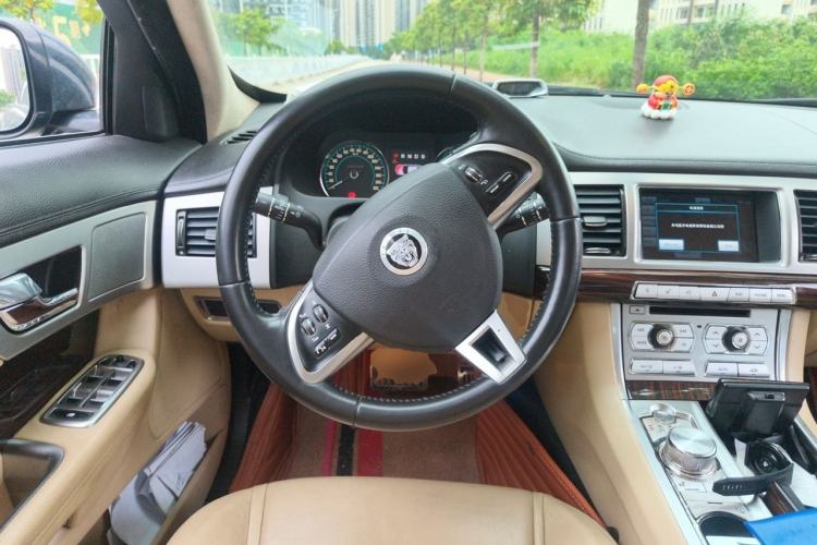 Used Jaguar XF 2013 XF 2.0T Luxury Edition Steering Wheel