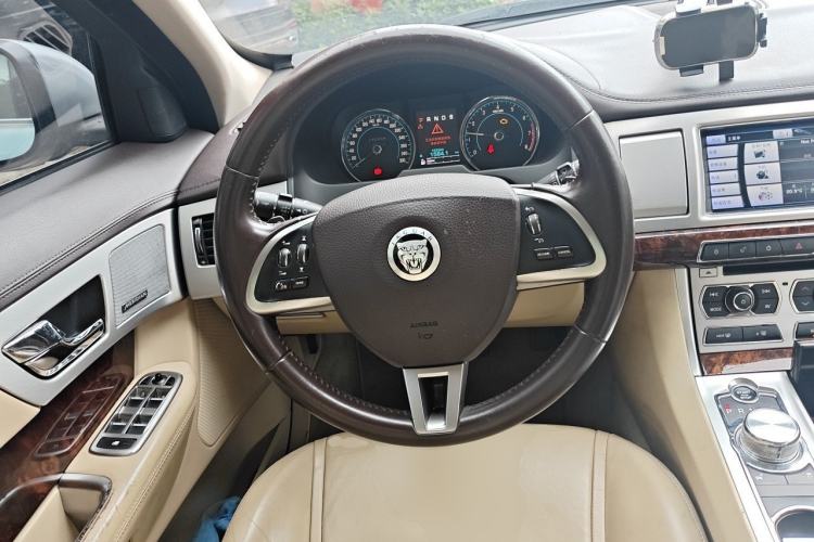 Used Jaguar XF 2013 XF 2.0T Luxury Edition Steering Wheel