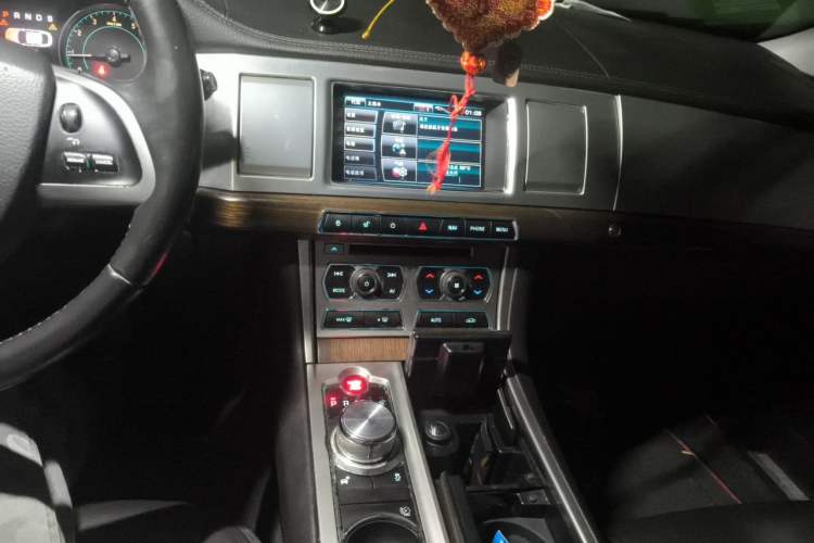 Used Jaguar XF 2013 XF 2.0T Luxury Edition Audio And AC Panel