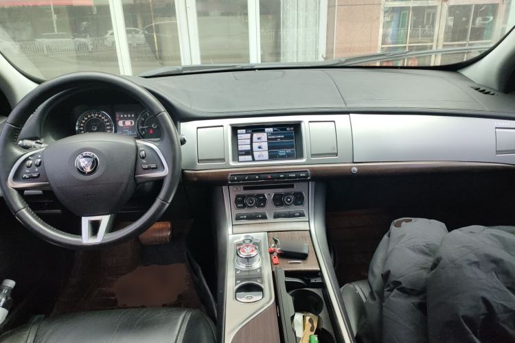 Used Jaguar XF 2013 XF 3.0 SC Prestige Edition Center Console