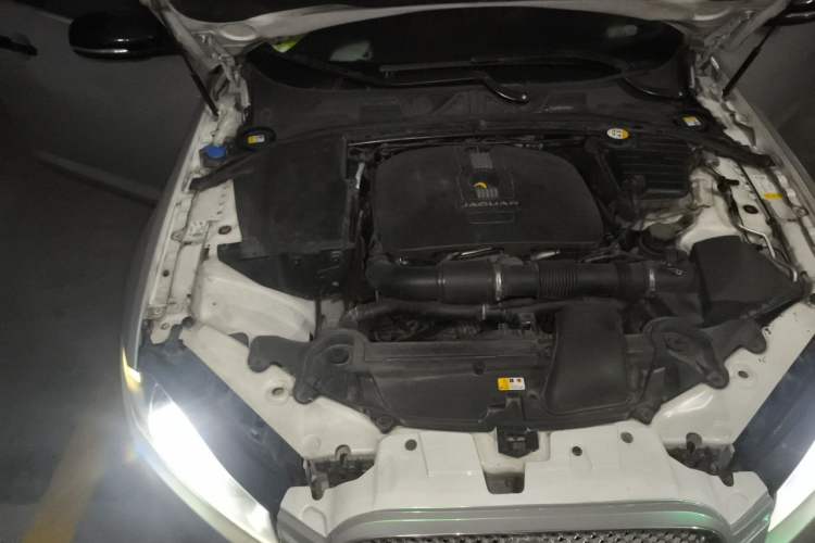 Used Jaguar XF 2013 XF 2.0T Luxury Edition Engine Bay Right