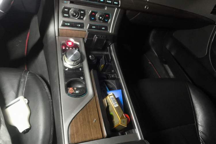 Used Jaguar XF 2013 XF 2.0T Luxury Edition Gear Lever