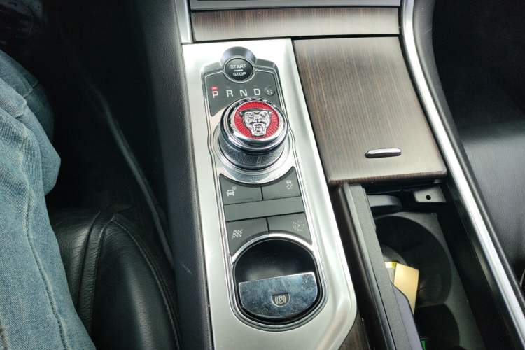 Used Jaguar XF 2013 XF 3.0 SC Prestige Edition Gear Lever