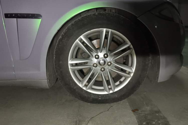 Used Jaguar XF 2013 XF 2.0T Luxury Edition Right Front Wheel Hub