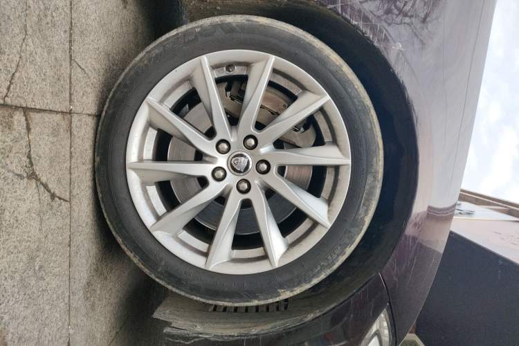 Used Jaguar XF 2013 XF 3.0 SC Prestige Edition Right Front Wheel Hub