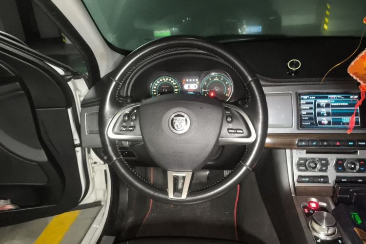 Used Jaguar XF 2013 XF 2.0T Luxury Edition Steering Wheel