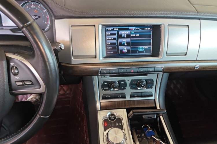Used Jaguar XF 2013 XF 2.0T Luxury Edition Audio And AC Panel