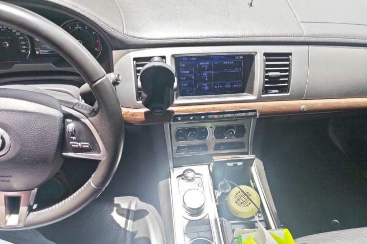Used Jaguar XF 2013 XF 3.0 SC Prestige Edition Audio And AC Panel
