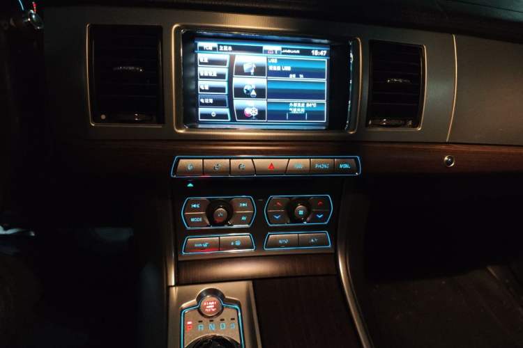 Used Jaguar XF 2013 XF 2.0T Cambridge Limited Edition Audio And AC Panel