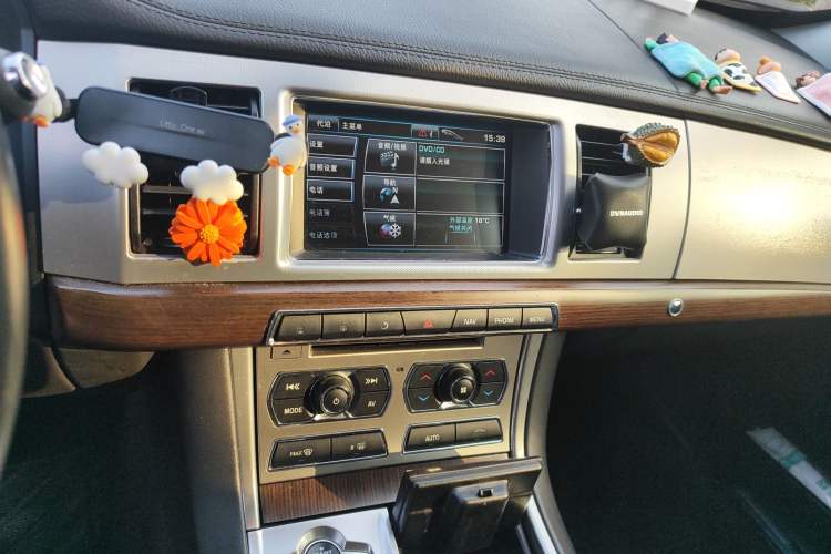 Used Jaguar XF 2013 XF 2.0T Luxury Edition Audio And AC Panel