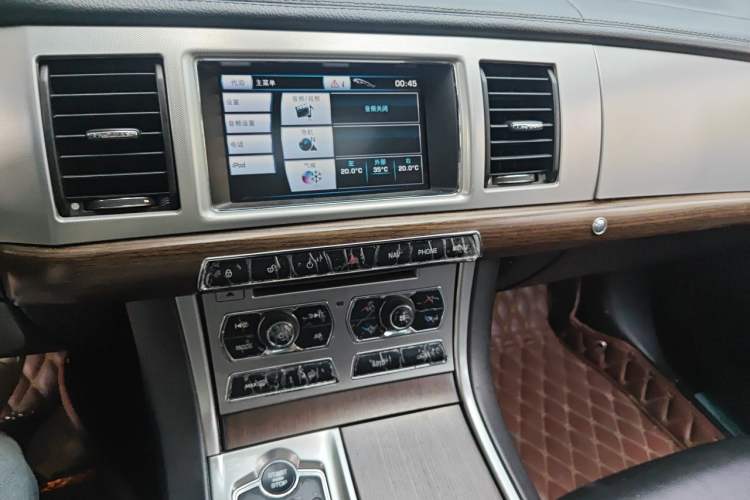 Used Jaguar XF 2013 XF 2.0T Luxury Edition Audio And AC Panel