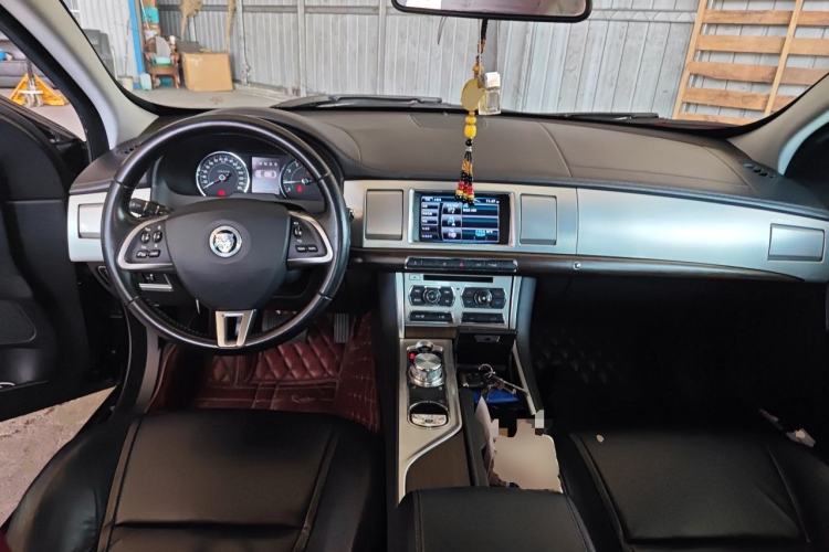 Used Jaguar XF 2013 XF 2.0T Luxury Edition Center Console