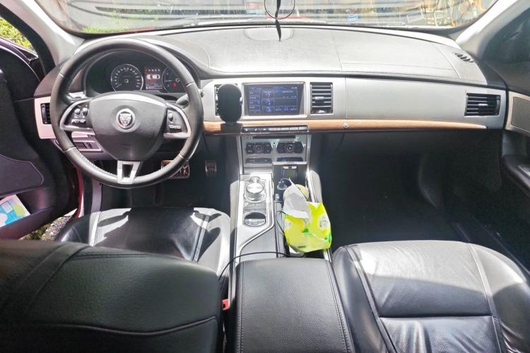 Used Jaguar XF 2013 XF 3.0 SC Prestige Edition Center Console