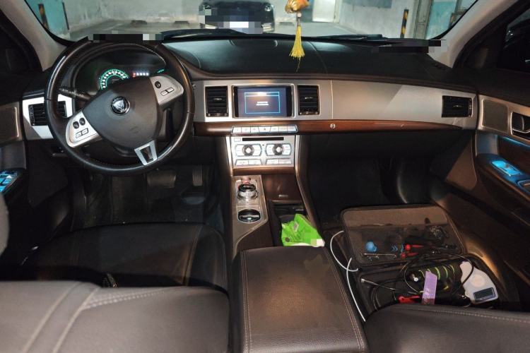 Used Jaguar XF 2013 XF 2.0T Cambridge Limited Edition Center Console