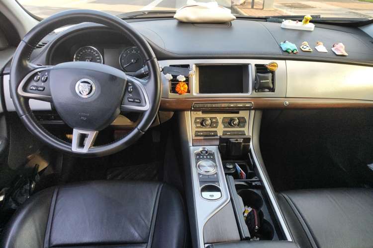 Used Jaguar XF 2013 XF 2.0T Luxury Edition Center Console