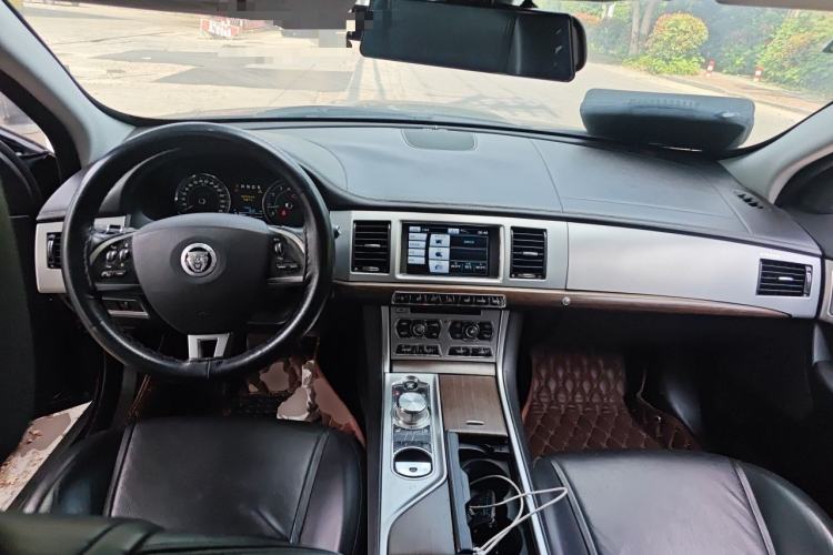 Used Jaguar XF 2013 XF 2.0T Luxury Edition Center Console
