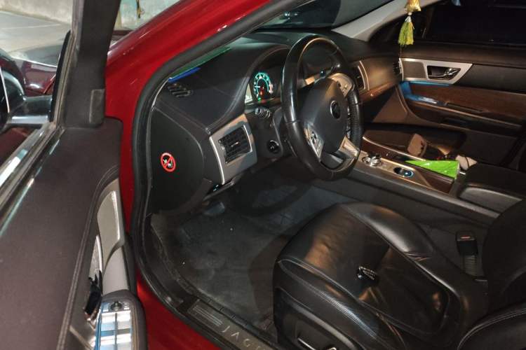 Used Jaguar XF 2013 XF 2.0T Cambridge Limited Edition Driver Seat