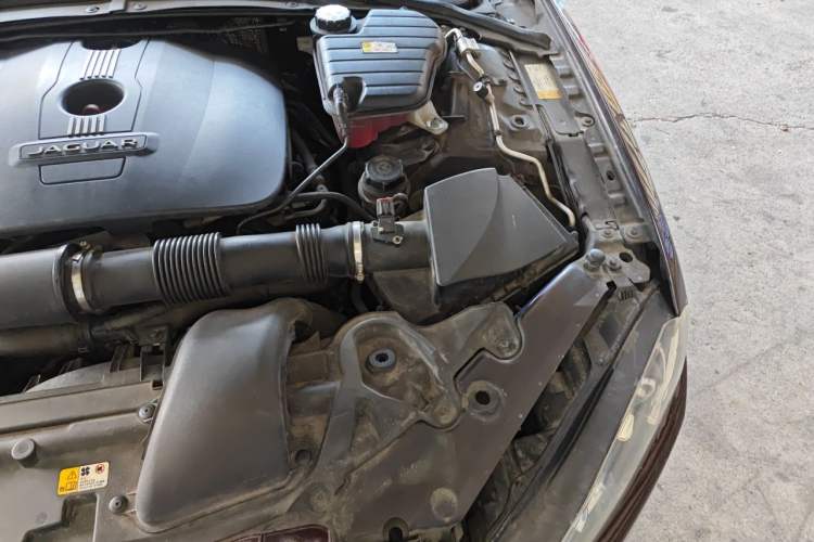 Used Jaguar XF 2013 XF 2.0T Luxury Edition Engine Bay Left