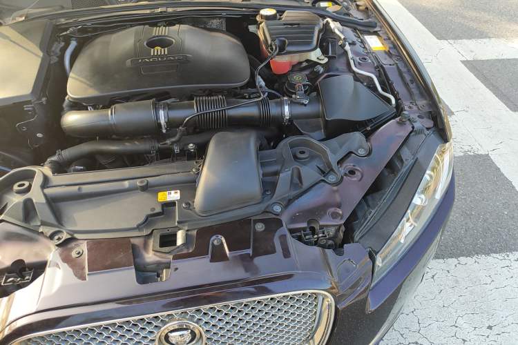 Used Jaguar XF 2013 XF 2.0T Luxury Edition Engine Bay Left
