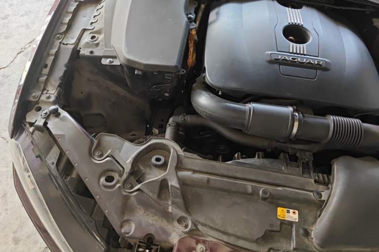 Used Jaguar XF 2013 XF 2.0T Luxury Edition Engine Bay Right