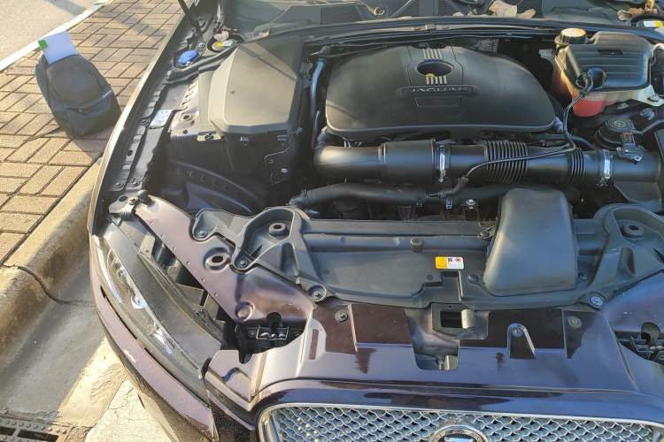 Used Jaguar XF 2013 XF 2.0T Luxury Edition Engine Bay Right