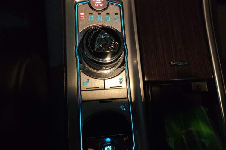 Used Jaguar XF 2013 XF 2.0T Cambridge Limited Edition Gear Lever