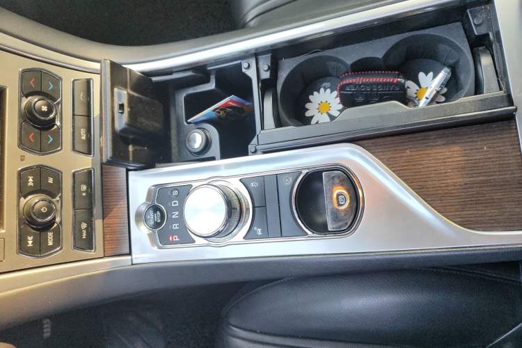 Used Jaguar XF 2013 XF 2.0T Luxury Edition Gear Lever