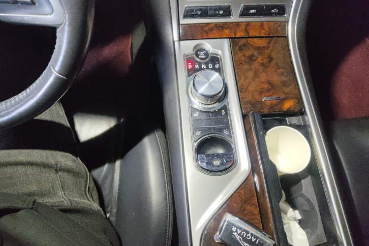 Used Jaguar XF 2013 XF 3.0 SC Prestige Edition Gear Lever