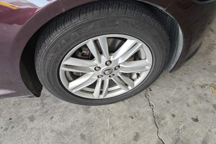 Used Jaguar XF 2013 XF 2.0T Luxury Edition Right Front Wheel Hub