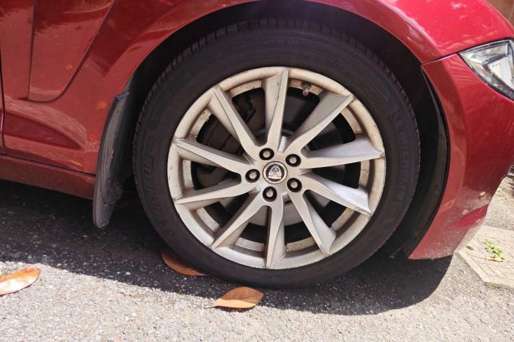 Used Jaguar XF 2013 XF 3.0 SC Prestige Edition Right Front Wheel Hub