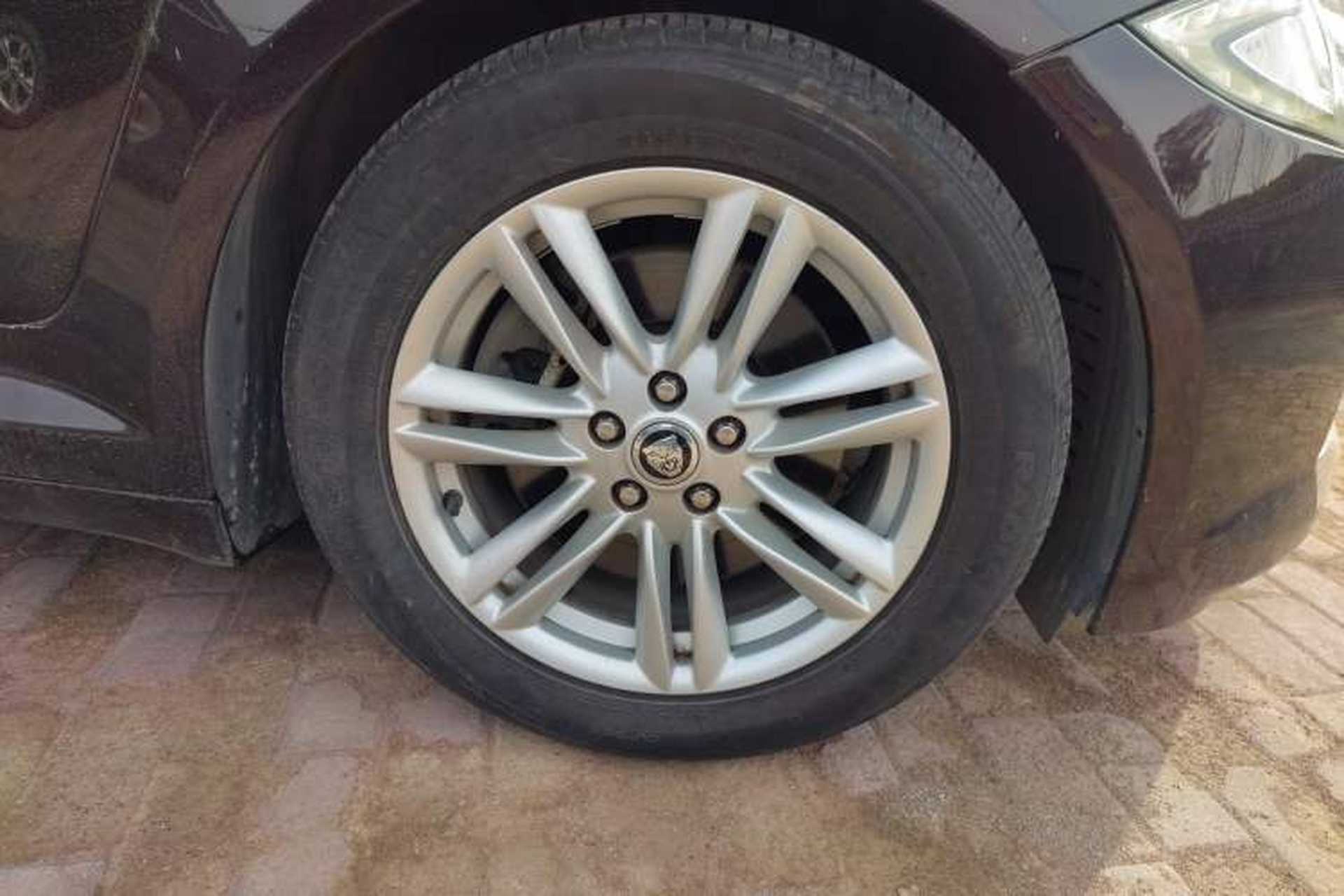 Used Jaguar XF 2013 XF 2.0T Luxury Edition Right Front Wheel Hub